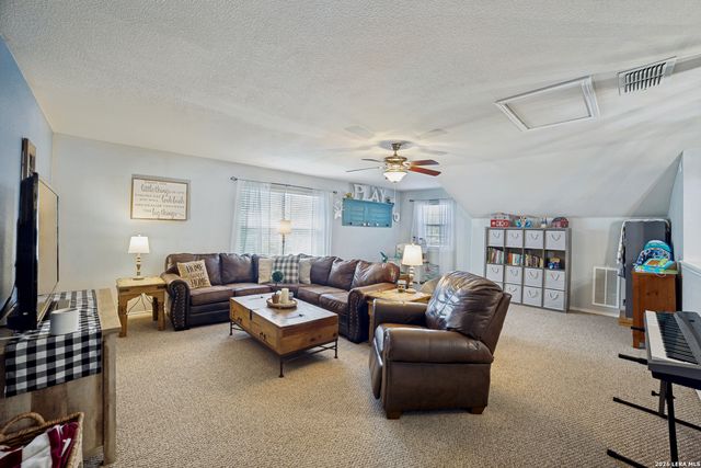 106 Coopers Hawk, San Antonio, TX 78253