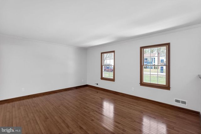228 MEADOW DR, Mount Laurel, NJ 08054