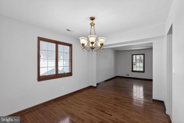 228 MEADOW DR, Mount Laurel, NJ 08054