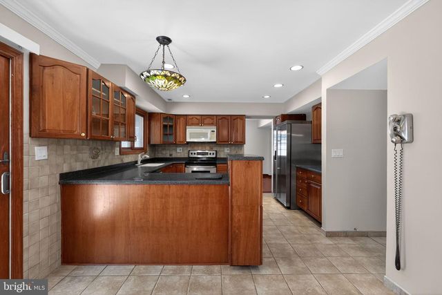 228 MEADOW DR, Mount Laurel, NJ 08054