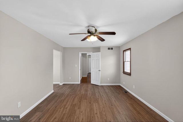 228 MEADOW DR, Mount Laurel, NJ 08054