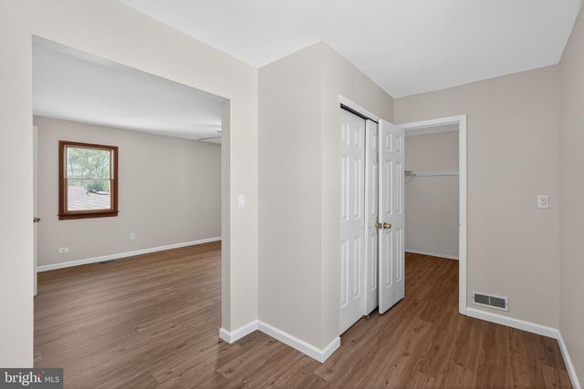 228 MEADOW DR, Mount Laurel, NJ 08054