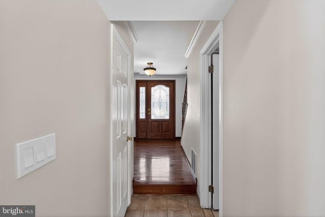 228 MEADOW DR, Mount Laurel, NJ 08054