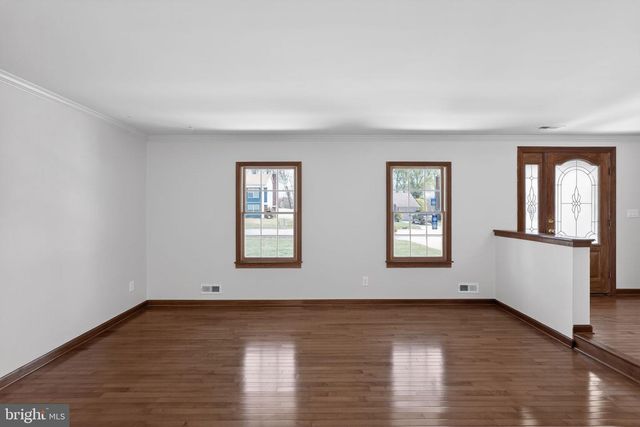 228 MEADOW DR, Mount Laurel, NJ 08054