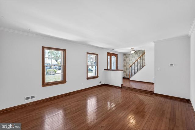 228 MEADOW DR, Mount Laurel, NJ 08054