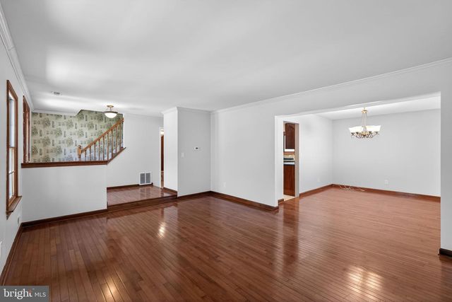 228 MEADOW DR, Mount Laurel, NJ 08054