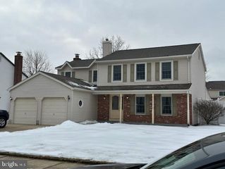 228 MEADOW DR, Mount Laurel, NJ 08054