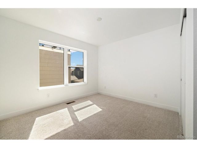 21416 E 61st Dr, Aurora, CO 80019