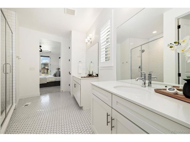 21416 E 61st Dr, Aurora, CO 80019