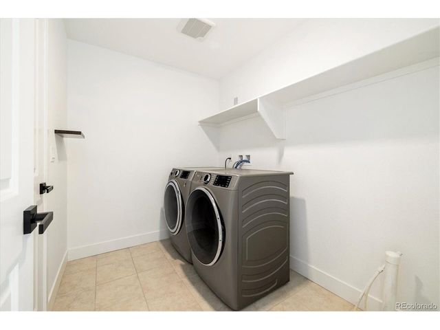 21416 E 61st Dr, Aurora, CO 80019