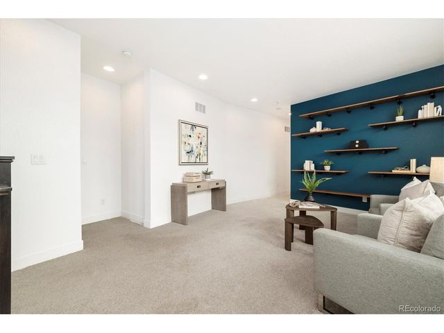 21416 E 61st Dr, Aurora, CO 80019