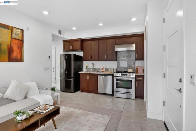411 Rhythm Ln, Hayward, CA 94544