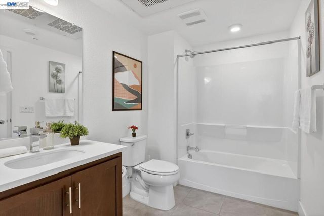 411 Rhythm Ln, Hayward, CA 94544
