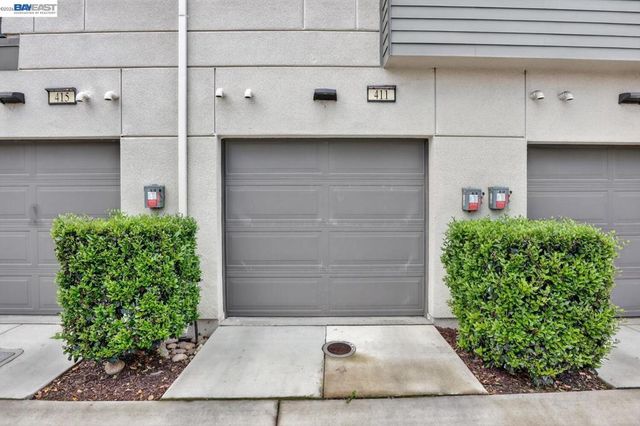 411 Rhythm Ln, Hayward, CA 94544