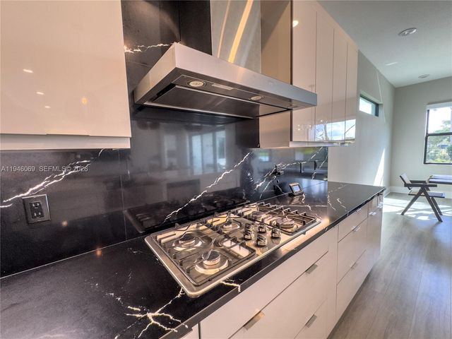 5577 Saint Armands Way, Westlake, FL 33470