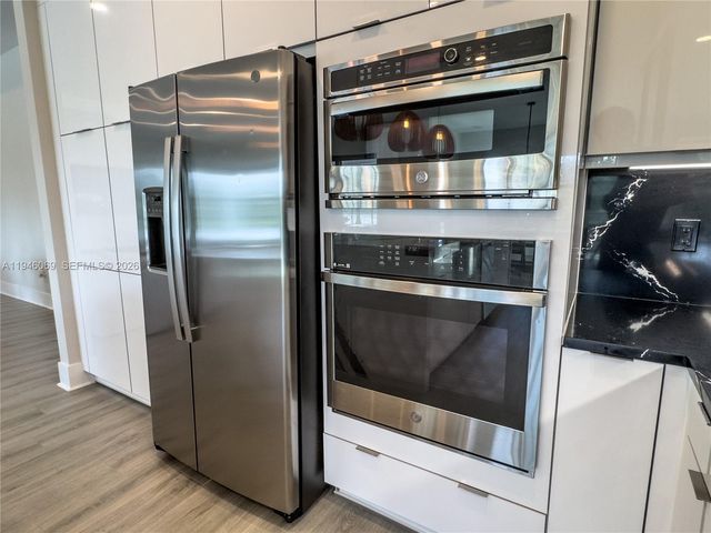 5577 Saint Armands Way, Westlake, FL 33470