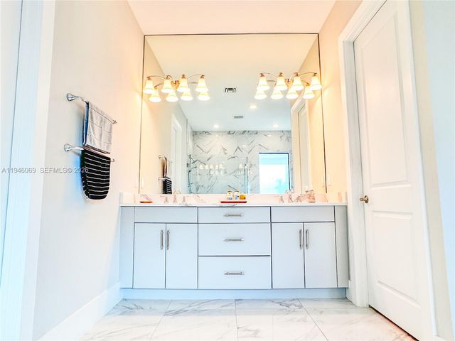 5577 Saint Armands Way, Westlake, FL 33470