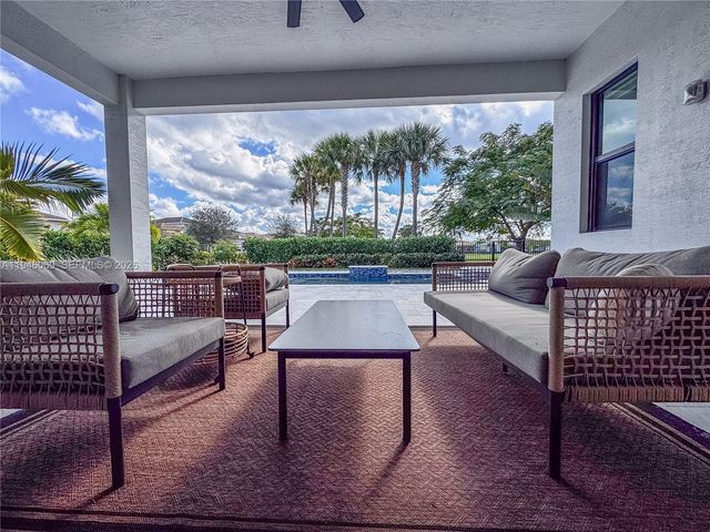 5577 Saint Armands Way, Westlake, FL 33470