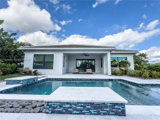 5577 Saint Armands Way, Westlake, FL 33470