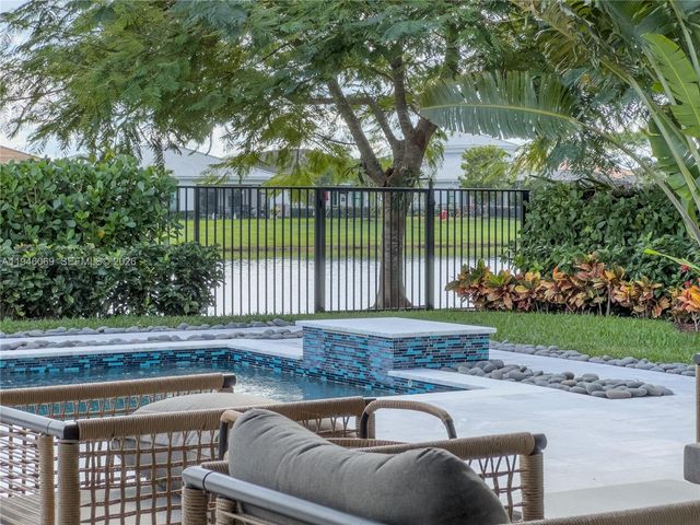 5577 Saint Armands Way, Westlake, FL 33470