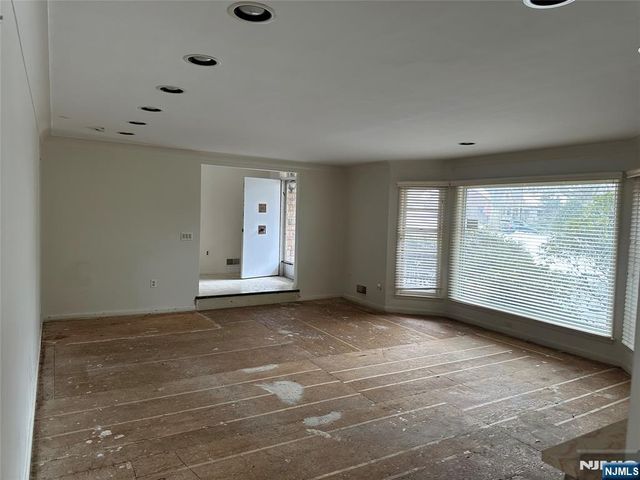 633 Wilmerding Avenue, Teaneck, NJ 07666