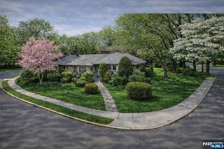 633 Wilmerding Avenue, Teaneck, NJ 07666