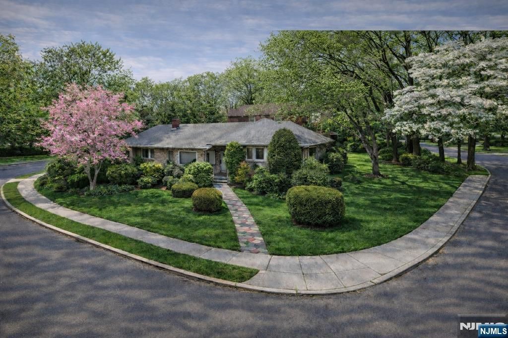 633 Wilmerding Avenue, Teaneck, NJ 07666