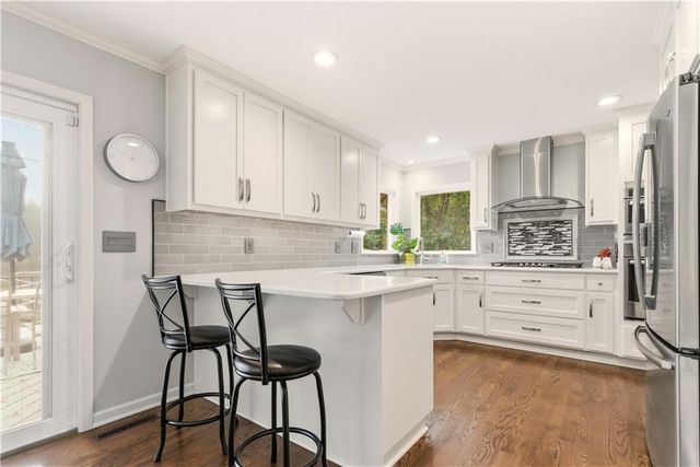 6817 Lakeshore Drive, Raytown, MO 64133