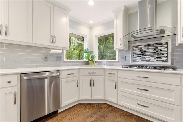 6817 Lakeshore Drive, Raytown, MO 64133