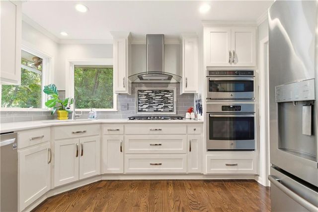 6817 Lakeshore Drive, Raytown, MO 64133