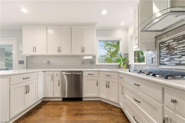 6817 Lakeshore Drive, Raytown, MO 64133