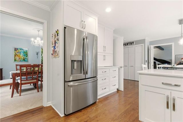 6817 Lakeshore Drive, Raytown, MO 64133