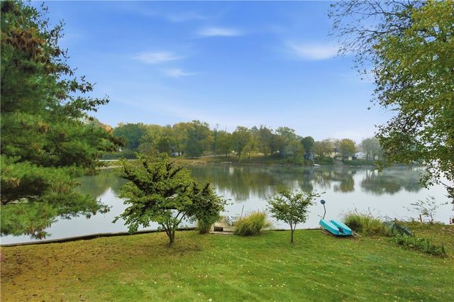 6817 Lakeshore Drive, Raytown, MO 64133