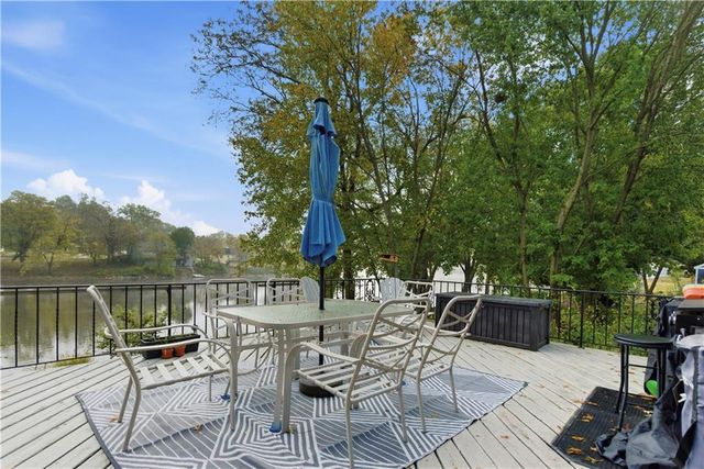 6817 Lakeshore Drive, Raytown, MO 64133