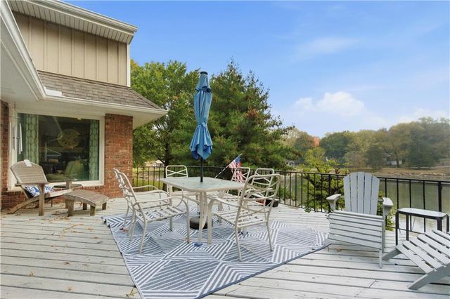 6817 Lakeshore Drive, Raytown, MO 64133