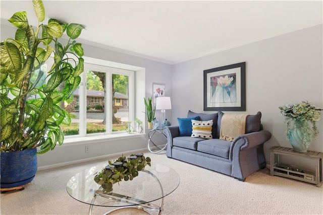 6817 Lakeshore Drive, Raytown, MO 64133