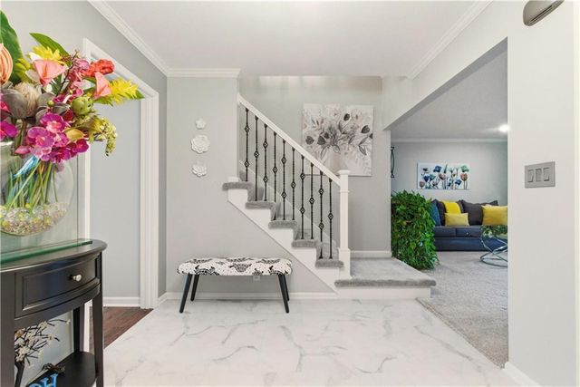 6817 Lakeshore Drive, Raytown, MO 64133