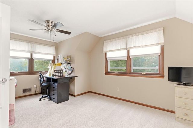 6817 Lakeshore Drive, Raytown, MO 64133