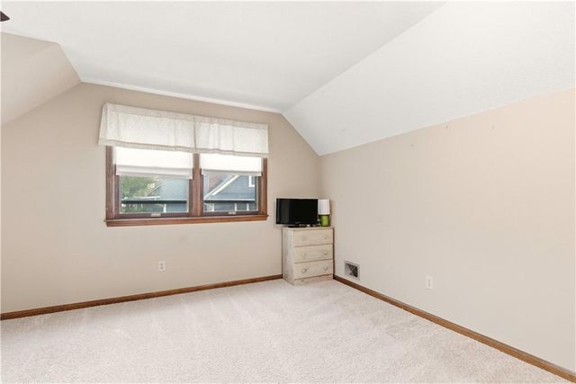 6817 Lakeshore Drive, Raytown, MO 64133