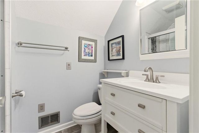 6817 Lakeshore Drive, Raytown, MO 64133