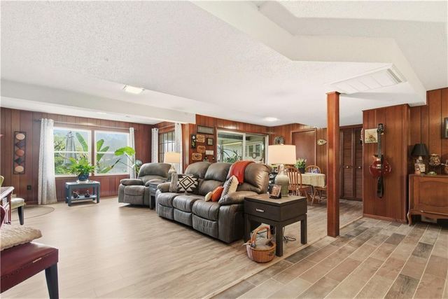 6817 Lakeshore Drive, Raytown, MO 64133