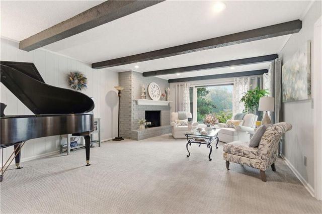 6817 Lakeshore Drive, Raytown, MO 64133