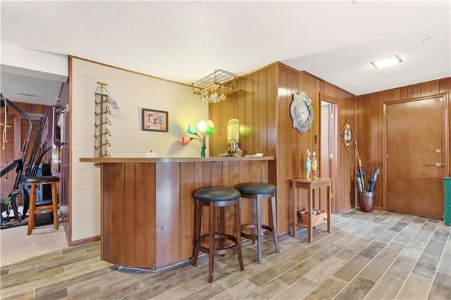 6817 Lakeshore Drive, Raytown, MO 64133