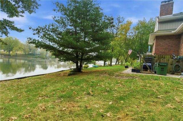 6817 Lakeshore Drive, Raytown, MO 64133