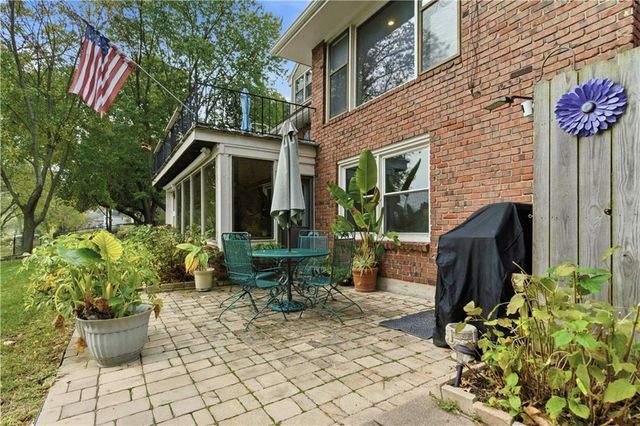 6817 Lakeshore Drive, Raytown, MO 64133