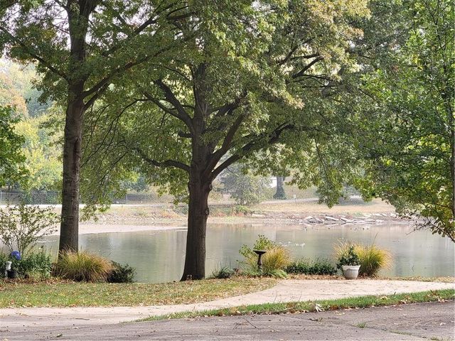 6817 Lakeshore Drive, Raytown, MO 64133