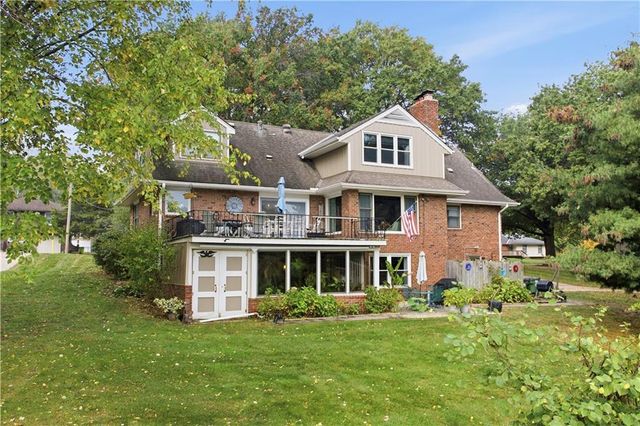 6817 Lakeshore Drive, Raytown, MO 64133