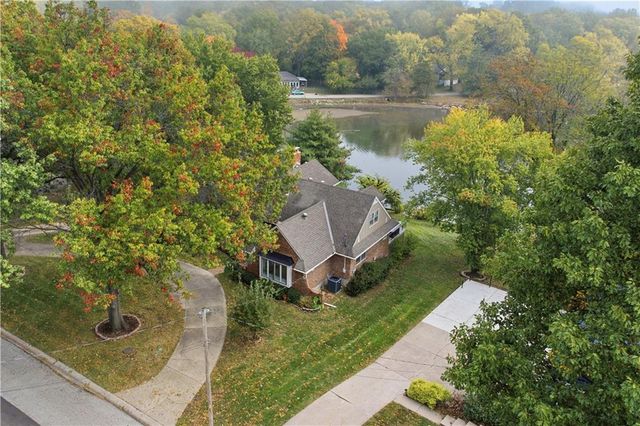 6817 Lakeshore Drive, Raytown, MO 64133