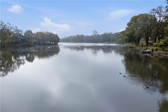 6817 Lakeshore Drive, Raytown, MO 64133