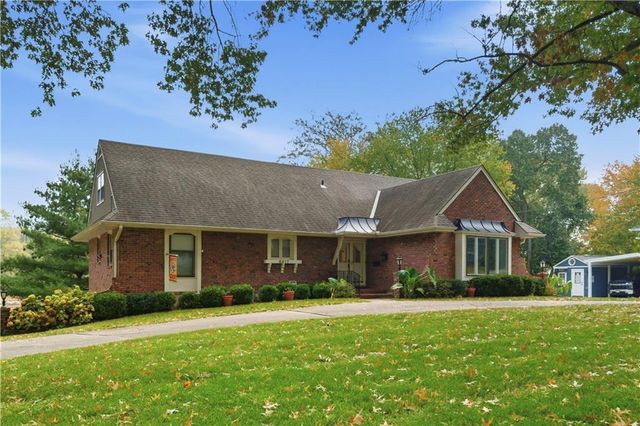 6817 Lakeshore Drive, Raytown, MO 64133